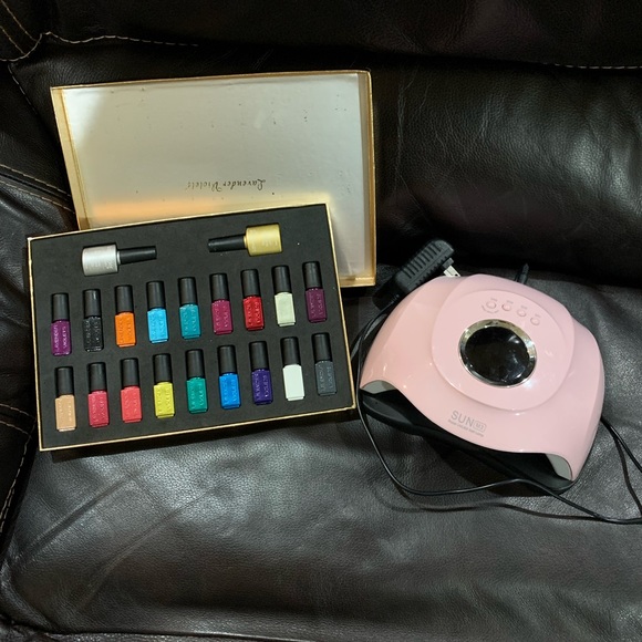 Brand New Colorful Gel Nail Polish with LED/UV light. - Picture 2 of 3